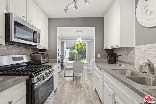 4-12328 Runnymede St, North Hollywood, CA, 91605-3216 | Card Image