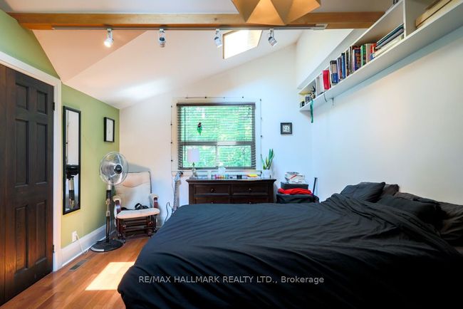 219 Kingston Rd, House attached with 3 bedrooms, 2 bathrooms and 2 parking in Toronto ON | Image 9