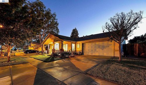 1124 Brookdale Ln, Livermore, CA, 94551-8916 | Card Image
