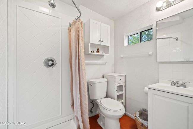13-Bathroom | Image 16