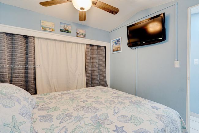 65821 Overseas Hwy, House other with 2 bedrooms, 1 bathrooms and null parking in Long Key FL | Image 19