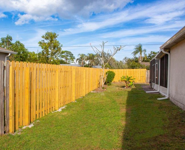 1019 Se Euclid Ln, House other with 3 bedrooms, 2 bathrooms and null parking in Port St Lucie FL | Image 40