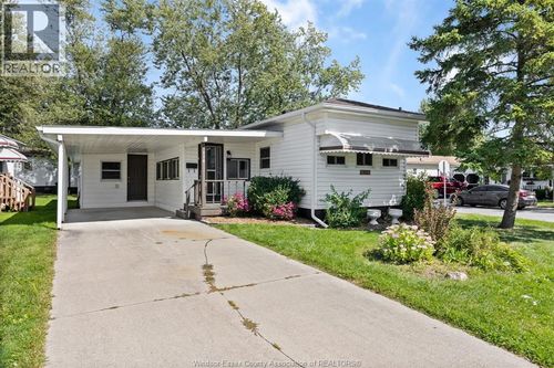 270 Beverly Dr, Essex, ON, N8M2B5 | Card Image