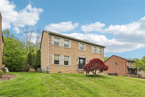 1237 Oakwood Dr, Jefferson Hills, PA, 15025-3090 | Card Image