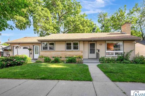 506 W Wheeler Ave, North Mankato, MN, 56003-3739 | Card Image