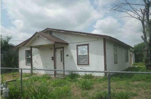 916 Heights St, Carrizo Springs, TX, 78834-1719 | Card Image