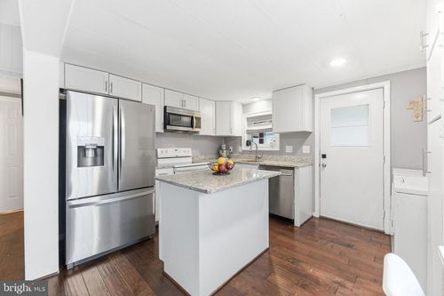 9132 Goldenrod Ln, UPPER MARLBORO, MD, 20772-3733 | Card Image