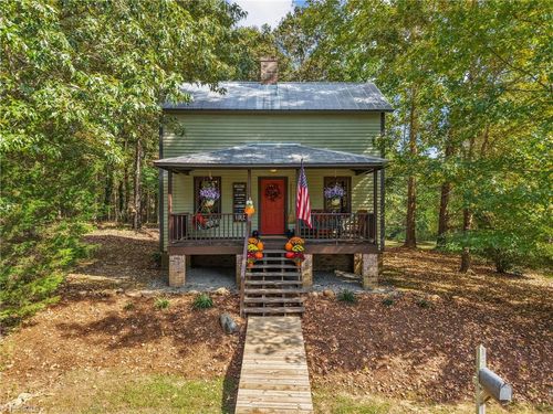 2419 Hodges Rd, Burlington, NC, 27217-7396 | Card Image