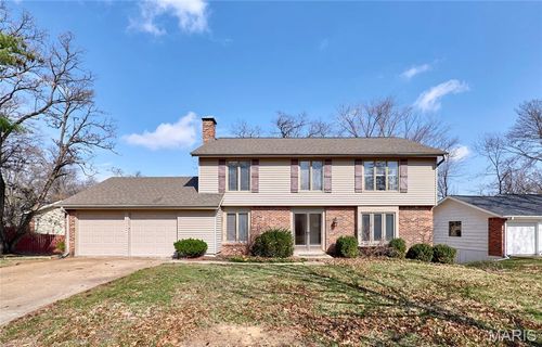 15215 Golden Rain Dr, Chesterfield, MO, 63017-7452 | Card Image