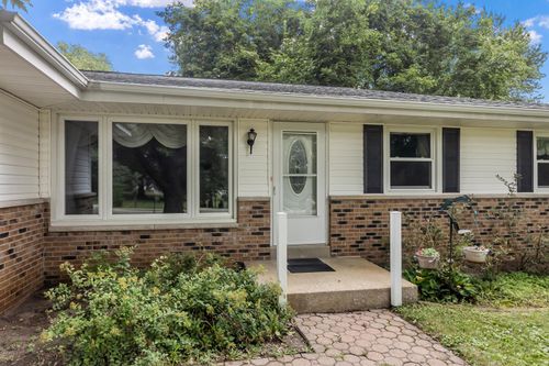 N7694 Rendell Dr, Elkhorn, WI, 53121-2733 | Card Image