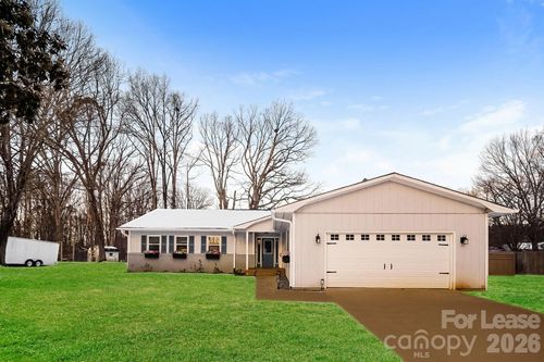 305 Camelot Dr, Statesville, NC, 28625-4501 | Card Image