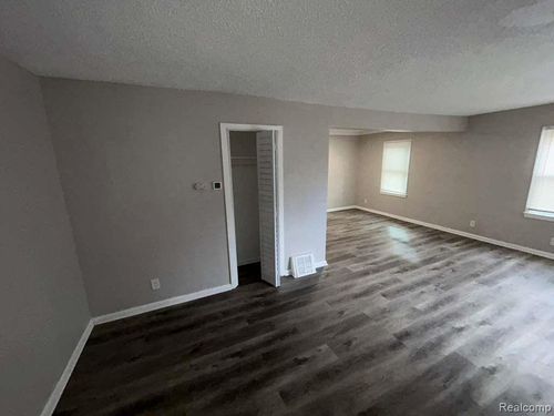 20412 Steel St, Detroit, MI, 48235-1137 | Card Image