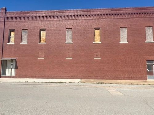 125 S Main St, Lindsay, OK, 73052-5631 | Card Image