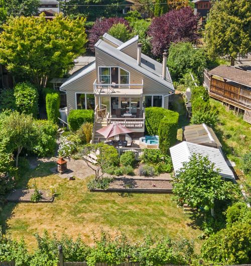 1115 Lenora Rd, Bowen Island, BC, V0N1G1 | Card Image