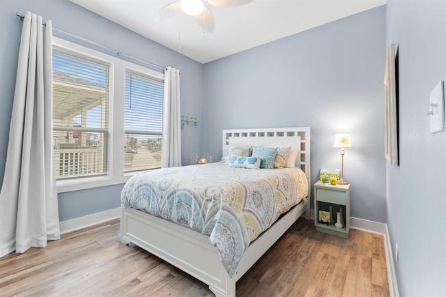 4111 Isla Del Sol, House other with 3 bedrooms, 2 bathrooms and 1 parking in Galveston TX | Image 11