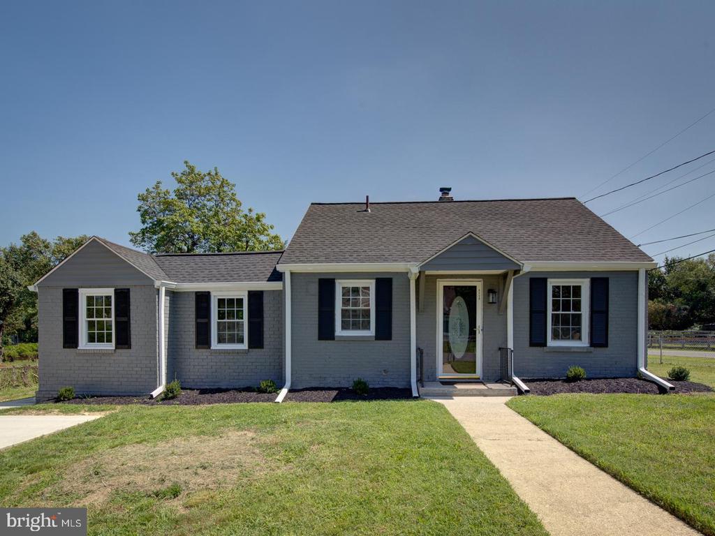 Janice Ln, Temple Hills, MD 20748