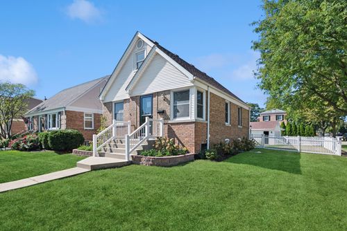 600 8th Ave, La Grange, IL, 60525-6710 | Card Image