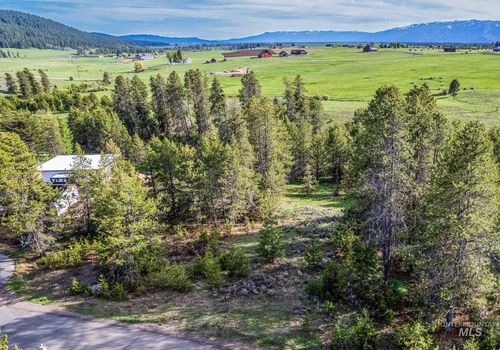 435 Wilhelm, McCall, ID, 83638 | Card Image
