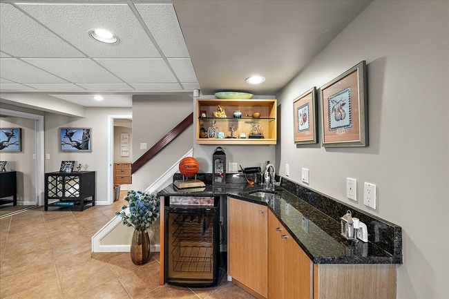 KITCHENETTE IN LOWER LEVEL FR | Image 35
