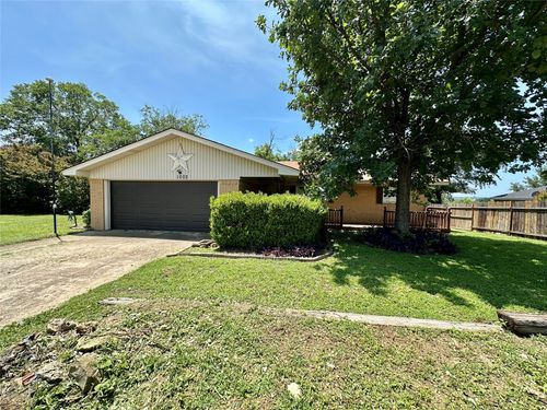 1002 W Wrights Ave, Comanche, TX, 76442-1537 | Card Image