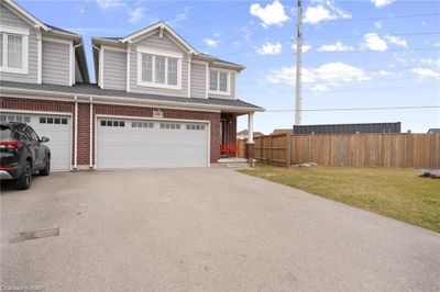 8665 Upper Canada Dr, House other with 4 bedrooms, 2 bathrooms and 6 parking in Niagara Falls ON | Image 1