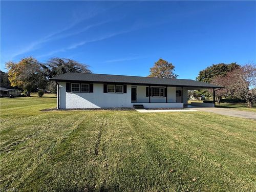 209 Freeman St, Dobson, NC, 27017-8819 | Card Image