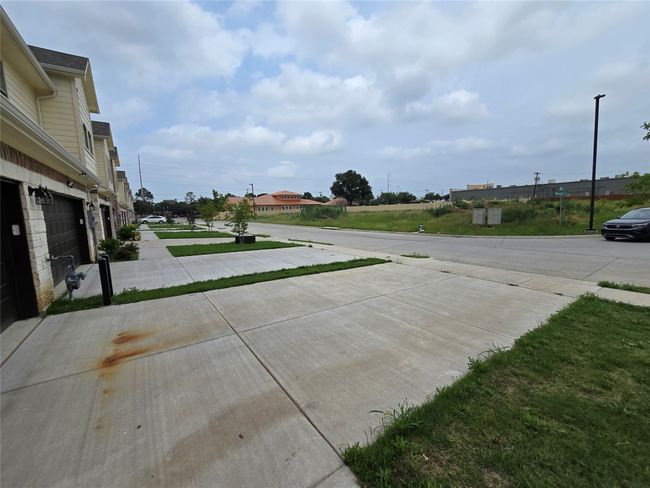 3645 Noor Dr, Townhouse with 3 bedrooms, 3 bathrooms and null parking in Irving TX | Image 34