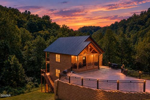 3342 Frontier View Dr, Sevierville, TN, 37876-9338 | Card Image