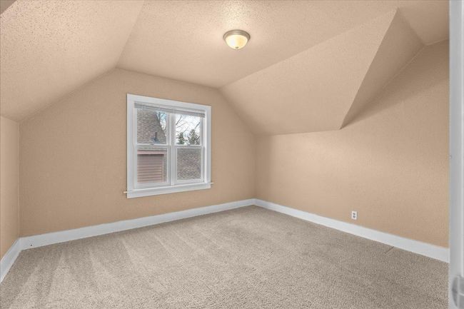 Upper level bedroom | Image 11
