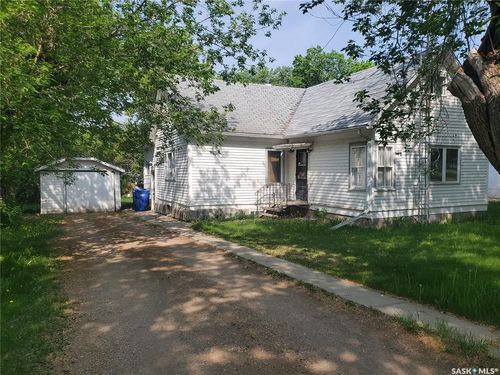 611 East Ave, Kamsack, SK, S0A1S0 | Card Image