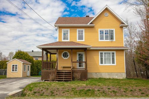 1697 Rue Julien, Sherbrooke, QC, J1N0R2 | Card Image