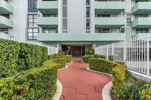 509-1825 W 44th Pl, Hialeah, FL, 33012-8410 | Card Image