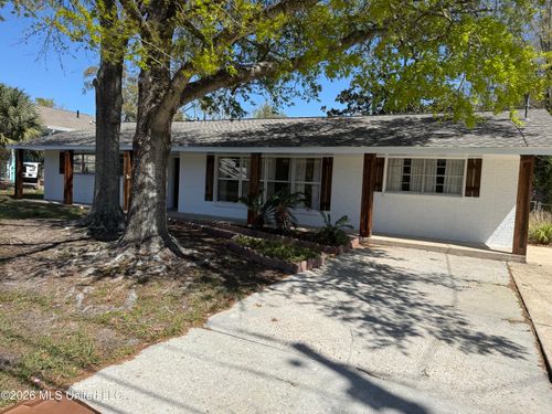 121 S Island View Ave, Long Beach, MS, 39560-5840 | Card Image