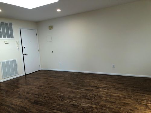 apt-b-38 Sintsink Dr E, Port Washington, NY, 11050-2050 | Card Image