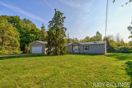 2499 64th St, Fennville, MI, 49408-9629 | Card Image