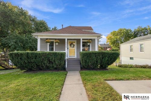 5825 Erskine St, Omaha, NE, 68104-4161 | Card Image
