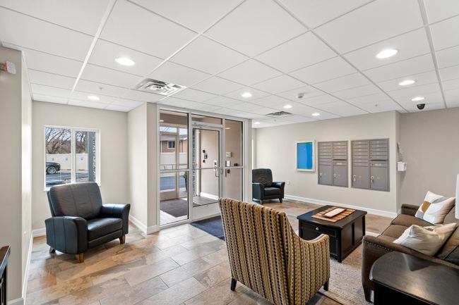 Lobby | Image 24