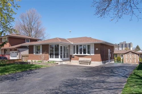 46 Laurentian Dr, Kitchener, ON, N2E1C2 | Card Image