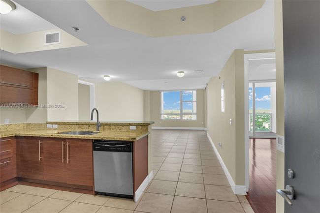 APT-1903S - 2681 N Flamingo Rd, Condo with 2 bedrooms, 2 bathrooms and null parking in Sunrise FL | Image 5