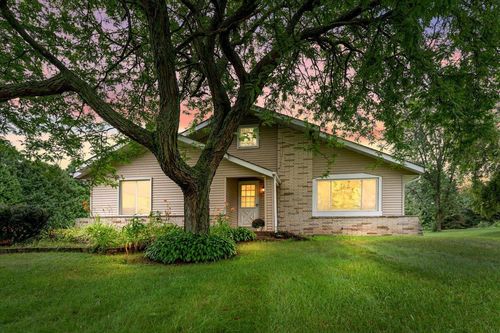 5591 Jacqueline Dr, West Bend, WI, 53095-9725 | Card Image