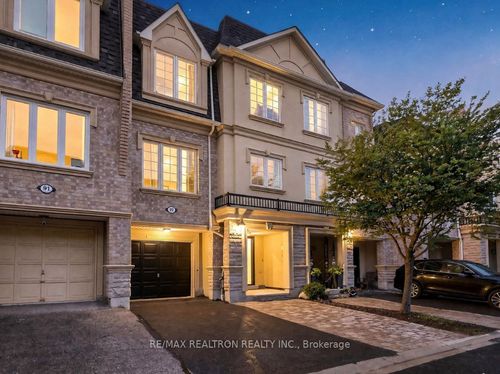 92-1250 St Martins Dr, Pickering, ON, L1W0A2 | Card Image