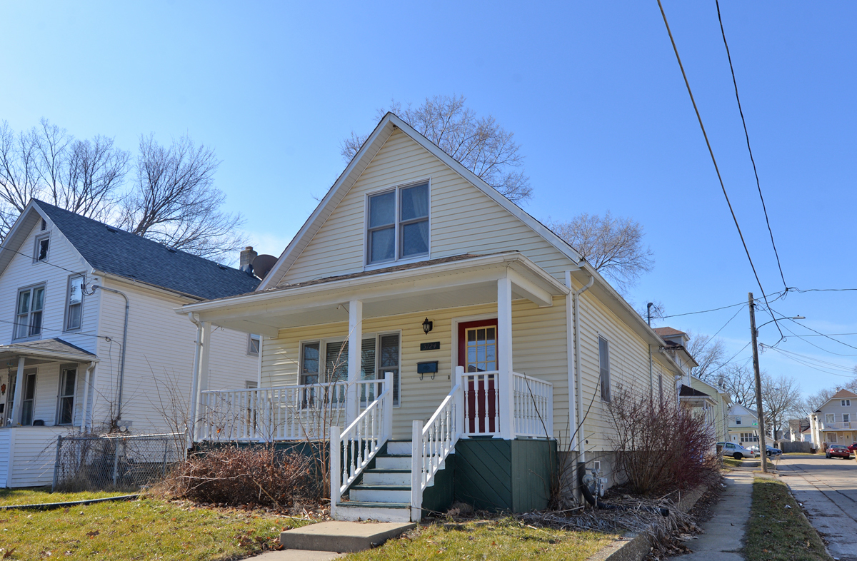 17th Ave, Kenosha, WI 53140