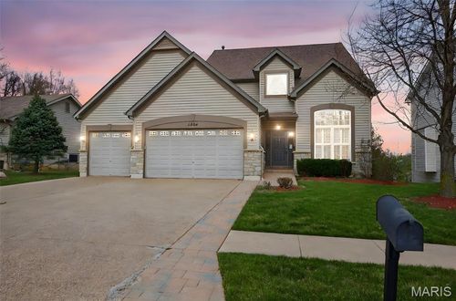 1304 Forest Way, Wentzville, MO, 63385-2636 | Card Image