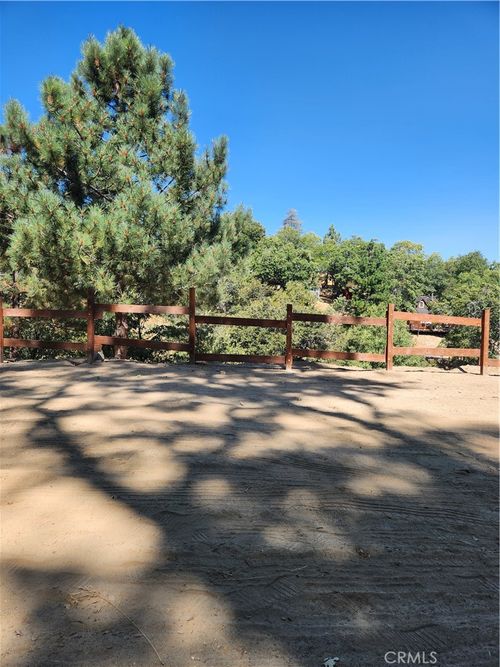 1563 Rock Ridge Dr, Lake Arrowhead, CA, 92352 | Card Image
