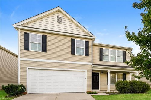 3960 Foliage Dr, Winston Salem, NC, 27101-2352 | Card Image