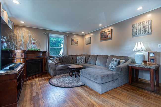 6 Hilton Ave, House other with 2 bedrooms, 2 bathrooms and 4 parking in Riverside RI | Image 4