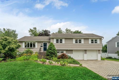 48 Andover Dr, Wayne, NJ, 07470-2915 | Card Image