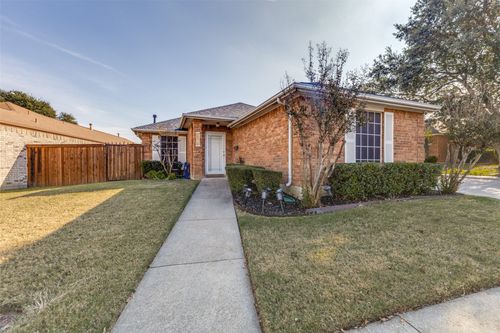 218 Streamside Dr, DeSoto, TX, 75115-5864 | Card Image