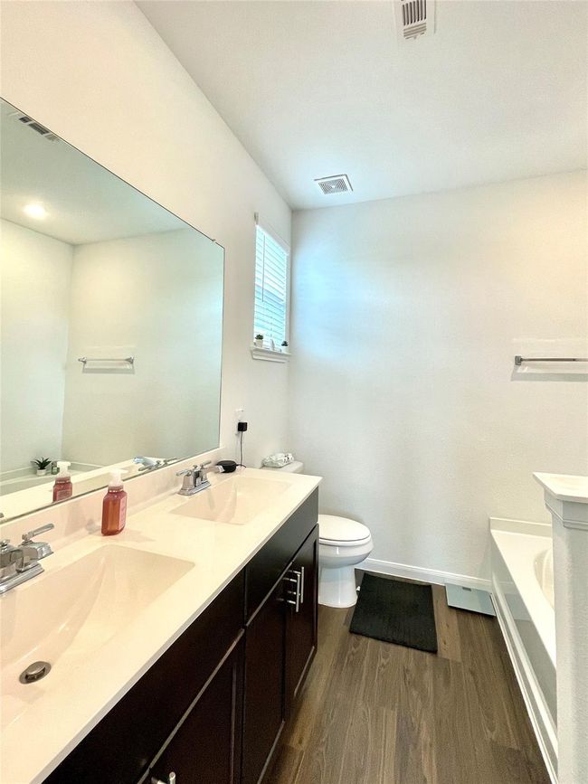 5835 Finely Run St, House other with 3 bedrooms, 2 bathrooms and 2 parking in Spring TX | Image 5