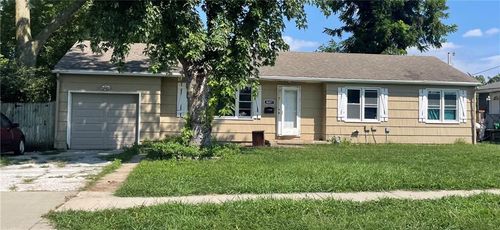 8221 Travis St, Overland Park, KS, 66204-3964 | Card Image